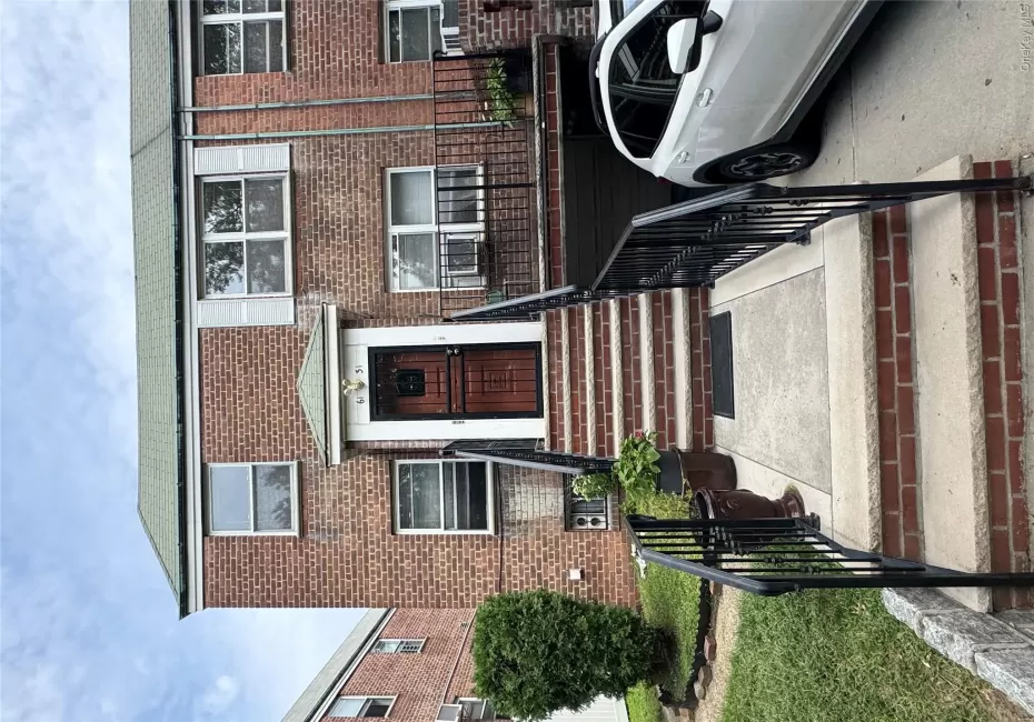 6131 185th Street, New York, NY, 3 Bedrooms Bedrooms, 6 Rooms Rooms,1 BathroomBathrooms,Residential Lease,For Rent,185th,0,1051249 6131 185th Street, New York, NY, 3 Bedrooms Bedrooms, 6 Rooms Rooms,1 BathroomBathrooms,Residential Lease,For Rent,185th,0,1051249