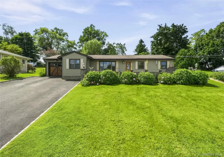 28 Hilltop Drive, Carmel, NY, 3 Bedrooms Bedrooms, 9 Rooms Rooms,2 BathroomsBathrooms,Residential,For Rent,Hilltop,0,1046637 28 Hilltop Drive, Carmel, NY, 3 Bedrooms Bedrooms, 9 Rooms Rooms,2 BathroomsBathrooms,Residential,For Rent,Hilltop,0,1046637