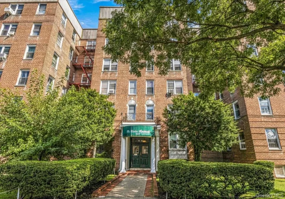 84-55 Daniels Street, New York, NY, 2 Bedrooms Bedrooms, 3 Rooms Rooms,1 BathroomBathrooms,Residential,For Rent,Daniels,0,1049532 84-55 Daniels Street, New York, NY, 2 Bedrooms Bedrooms, 3 Rooms Rooms,1 BathroomBathrooms,Residential,For Rent,Daniels,0,1049532