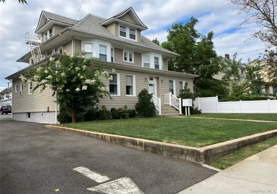 7 Dewey Street Dewey Street, Huntington, NY, 1 Bedroom Bedrooms, 2 Rooms Rooms,1 BathroomBathrooms,Residential Lease,For Rent,Dewey,0,1051031 7 Dewey Street Dewey Street, Huntington, NY, 1 Bedroom Bedrooms, 2 Rooms Rooms,1 BathroomBathrooms,Residential Lease,For Rent,Dewey,0,1051031