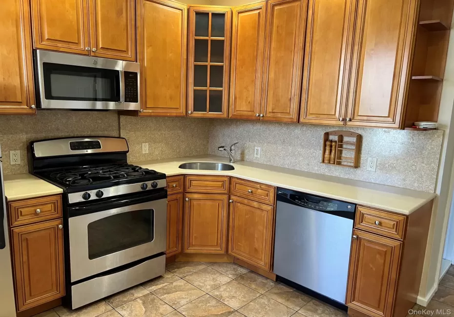 95-22 104th Street 104 Street, New York, NY, 3 Bedrooms Bedrooms, 6 Rooms Rooms,1 BathroomBathrooms,Residential Lease,For Rent,104,0,1051157 95-22 104th Street 104 Street, New York, NY, 3 Bedrooms Bedrooms, 6 Rooms Rooms,1 BathroomBathrooms,Residential Lease,For Rent,104,0,1051157