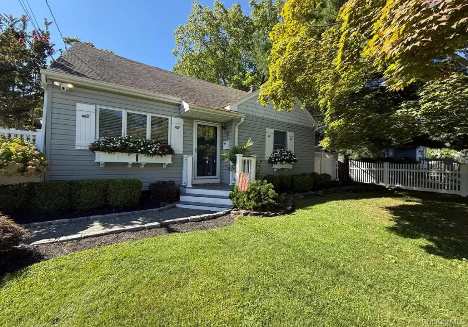 124 Smith Avenue, Islip, NY, 3 Bedrooms Bedrooms, 9 Rooms Rooms,2 BathroomsBathrooms,Residential,For Rent,Smith,0,1051127 124 Smith Avenue, Islip, NY, 3 Bedrooms Bedrooms, 9 Rooms Rooms,2 BathroomsBathrooms,Residential,For Rent,Smith,0,1051127