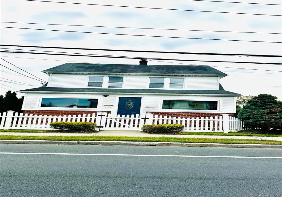 557 Newbridge Road, Hempstead, NY, 4 Bedrooms Bedrooms, 10 Rooms Rooms,3 BathroomsBathrooms,Residential,For Rent,Newbridge,0,1050923 557 Newbridge Road, Hempstead, NY, 4 Bedrooms Bedrooms, 10 Rooms Rooms,3 BathroomsBathrooms,Residential,For Rent,Newbridge,0,1050923