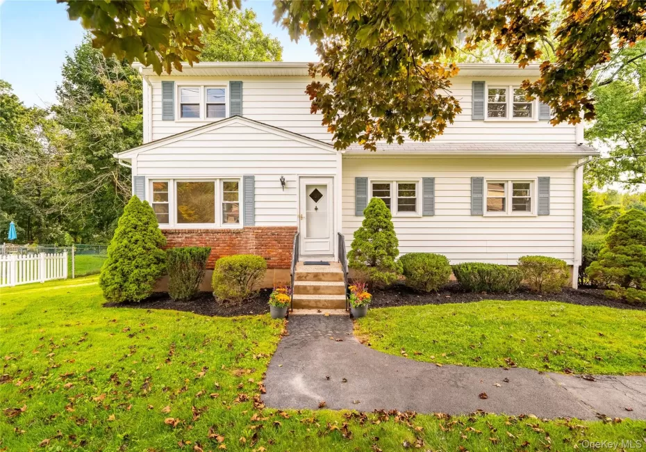 92 Kings Highway, Clarkstown, NY, 7 Bedrooms Bedrooms, 12 Rooms Rooms,2 BathroomsBathrooms,Residential,For Rent,Kings,0,1045187 92 Kings Highway, Clarkstown, NY, 7 Bedrooms Bedrooms, 12 Rooms Rooms,2 BathroomsBathrooms,Residential,For Rent,Kings,0,1045187