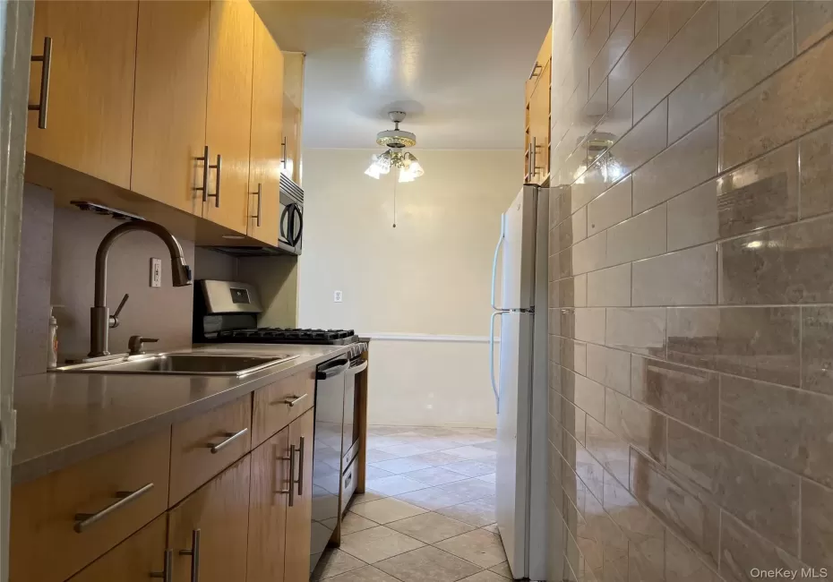 99-72 66th Road, New York, NY, 3 Bedrooms Bedrooms, 6 Rooms Rooms,2 BathroomsBathrooms,Residential,For Rent,66th,0,1051326 99-72 66th Road, New York, NY, 3 Bedrooms Bedrooms, 6 Rooms Rooms,2 BathroomsBathrooms,Residential,For Rent,66th,0,1051326