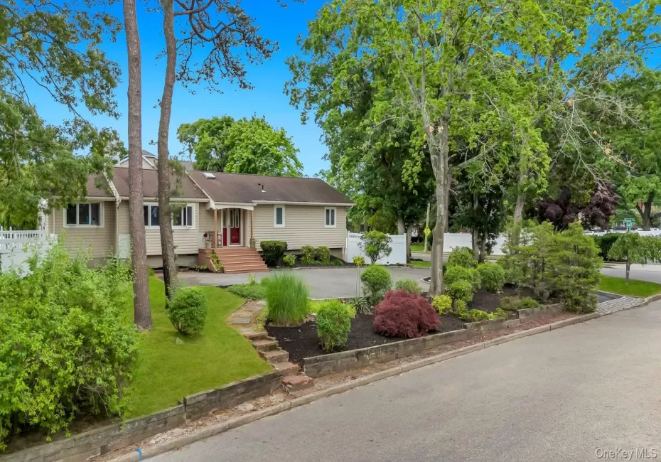 93 Midwood Avenue, Smithtown, NY, 4 Bedrooms Bedrooms, 8 Rooms Rooms,3 BathroomsBathrooms,Residential,For Rent,Midwood,0,1050390 93 Midwood Avenue, Smithtown, NY, 4 Bedrooms Bedrooms, 8 Rooms Rooms,3 BathroomsBathrooms,Residential,For Rent,Midwood,0,1050390