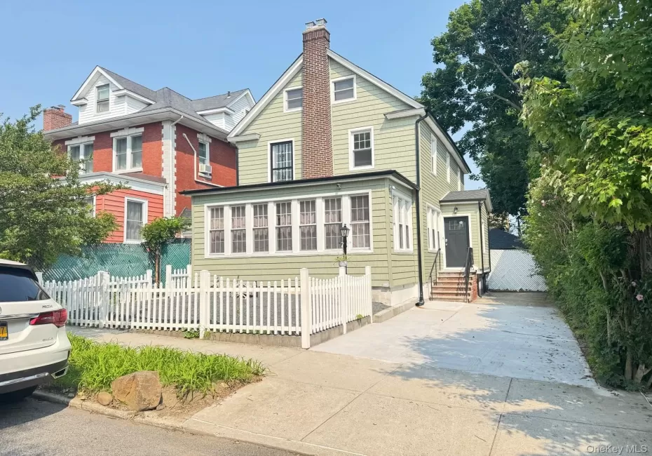 40-29 167th Street, New York, NY, 6 Bedrooms Bedrooms, 11 Rooms Rooms,4 BathroomsBathrooms,Residential,For Rent,167th,0,1051496 40-29 167th Street, New York, NY, 6 Bedrooms Bedrooms, 11 Rooms Rooms,4 BathroomsBathrooms,Residential,For Rent,167th,0,1051496