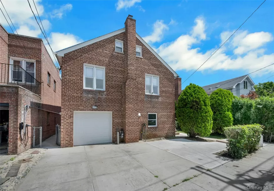 Completely updated with new driveway space. You will get 2 parking spaces with this rental in this space. Completely updated with new driveway space. You will get 2 parking spaces with this rental in this space.