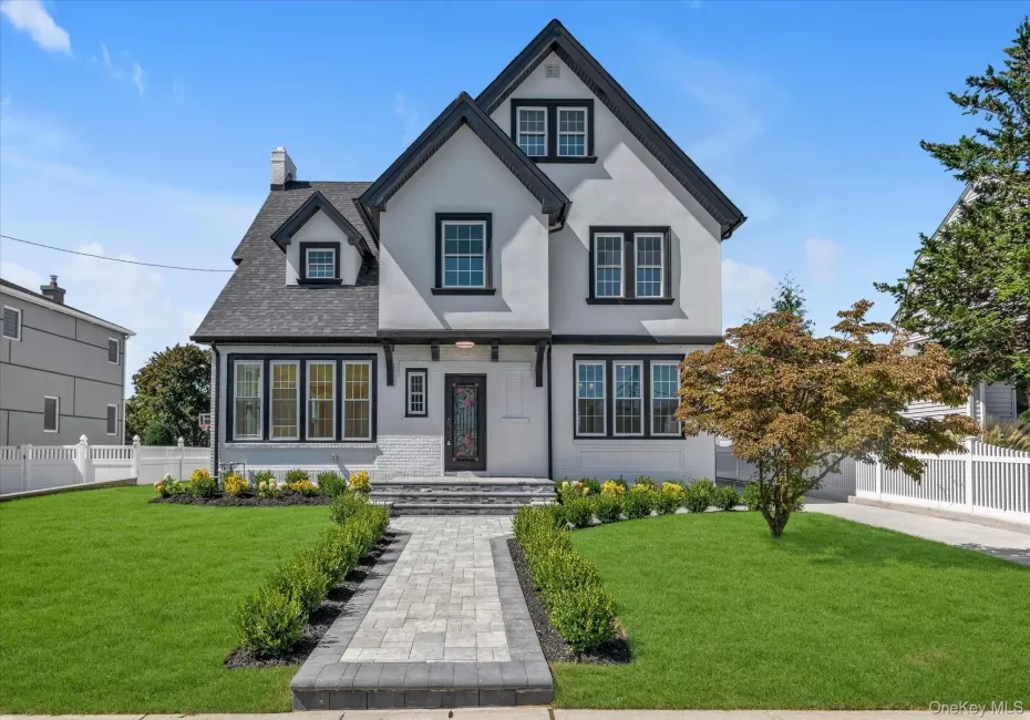 27 2nd Street, Hempstead, NY, 3 Bedrooms Bedrooms, 10 Rooms Rooms,3 BathroomsBathrooms,Residential,For Rent,2nd,0,1050279 27 2nd Street, Hempstead, NY, 3 Bedrooms Bedrooms, 10 Rooms Rooms,3 BathroomsBathrooms,Residential,For Rent,2nd,0,1050279