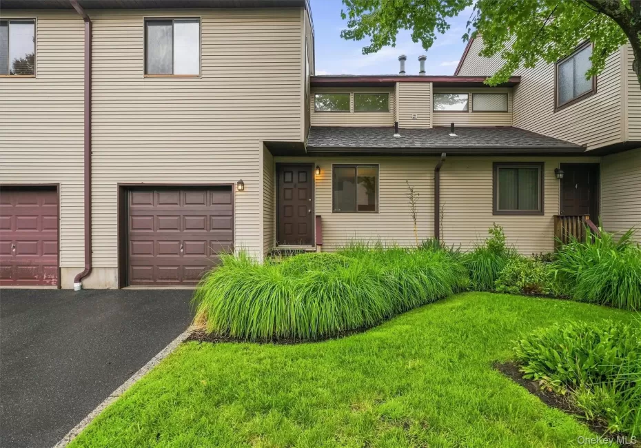 6 Ryan Court, Clarkstown, NY, 2 Bedrooms Bedrooms, 6 Rooms Rooms,2 BathroomsBathrooms,Residential,For Rent,Ryan,0,1051447 6 Ryan Court, Clarkstown, NY, 2 Bedrooms Bedrooms, 6 Rooms Rooms,2 BathroomsBathrooms,Residential,For Rent,Ryan,0,1051447
