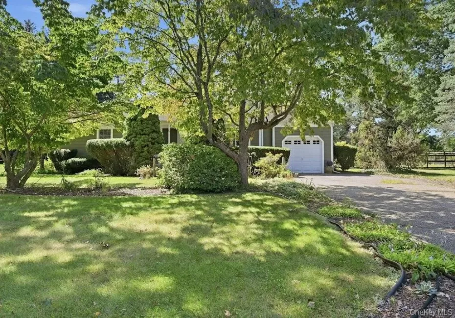 985 Silver Colt Road, Southold, NY, 3 Bedrooms Bedrooms, 6 Rooms Rooms,1 BathroomBathrooms,Residential,For Rent,Silver Colt,0,1051628 985 Silver Colt Road, Southold, NY, 3 Bedrooms Bedrooms, 6 Rooms Rooms,1 BathroomBathrooms,Residential,For Rent,Silver Colt,0,1051628