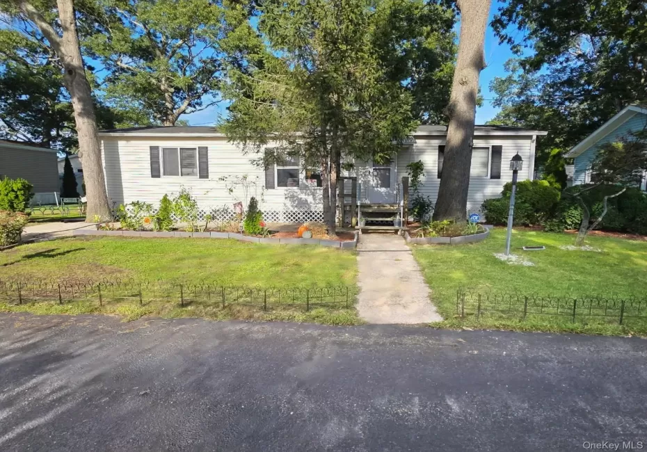 37-28 Hubbard Avenue, Riverhead, NY, 2 Bedrooms Bedrooms, 7 Rooms Rooms,2 BathroomsBathrooms,Residential,For Rent,Hubbard Avenue,0,1051859 37-28 Hubbard Avenue, Riverhead, NY, 2 Bedrooms Bedrooms, 7 Rooms Rooms,2 BathroomsBathrooms,Residential,For Rent,Hubbard Avenue,0,1051859