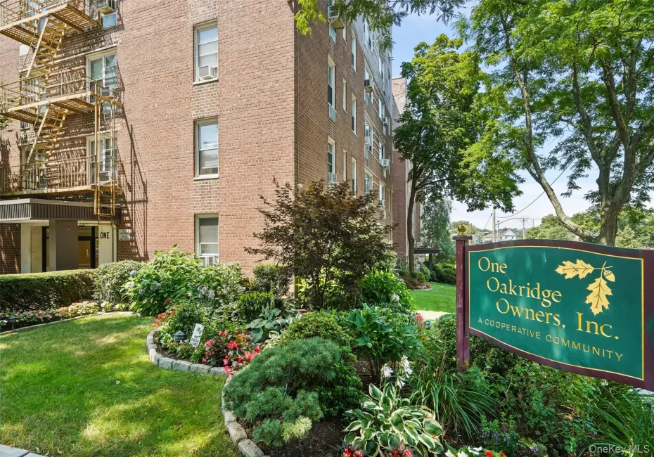 1 Oakridge Place, Eastchester, NY, 1 Bedroom Bedrooms, 4 Rooms Rooms,1 BathroomBathrooms,Residential Lease,For Rent,Oakridge Place,0,1050215 1 Oakridge Place, Eastchester, NY, 1 Bedroom Bedrooms, 4 Rooms Rooms,1 BathroomBathrooms,Residential Lease,For Rent,Oakridge Place,0,1050215