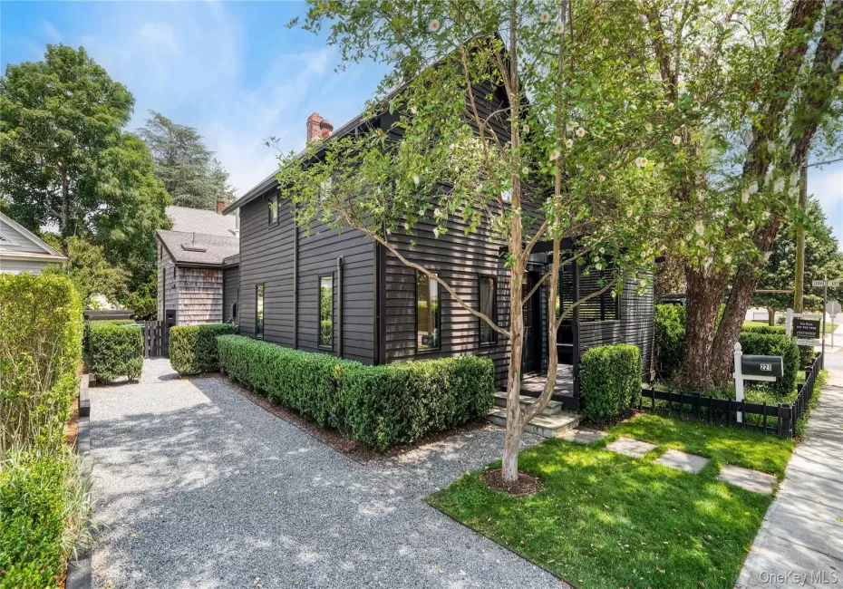 221 Division Street, Southampton, NY, 3 Bedrooms Bedrooms, 7 Rooms Rooms,2 BathroomsBathrooms,Residential,For Rent,Division,0,1022927 221 Division Street, Southampton, NY, 3 Bedrooms Bedrooms, 7 Rooms Rooms,2 BathroomsBathrooms,Residential,For Rent,Division,0,1022927