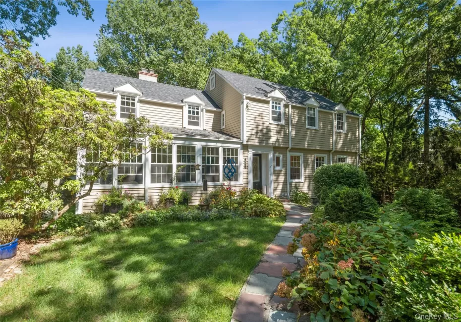 Welcome to 611 Decatur, an enchanting 194- Garrison colonial in Ft. Hill neighborhood in Peekskill. Welcome to 611 Decatur, an enchanting 194- Garrison colonial in Ft. Hill neighborhood in Peekskill.