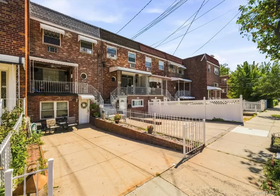 1018 Throggmorton Avenue, New York, NY, 3 Bedrooms Bedrooms, 7 Rooms Rooms,1 BathroomBathrooms,Residential,For Rent,Throggmorton,0,1048708 1018 Throggmorton Avenue, New York, NY, 3 Bedrooms Bedrooms, 7 Rooms Rooms,1 BathroomBathrooms,Residential,For Rent,Throggmorton,0,1048708