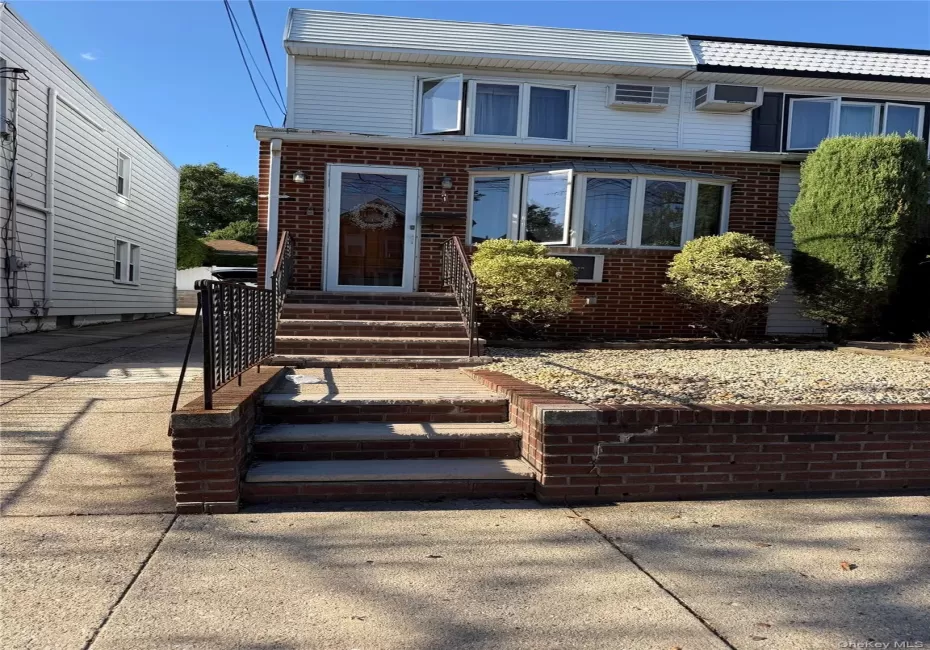 201-13 34th Avenue, New York, NY, 3 Bedrooms Bedrooms, 6 Rooms Rooms,1 BathroomBathrooms,Residential,For Rent,34th,0,1051348 201-13 34th Avenue, New York, NY, 3 Bedrooms Bedrooms, 6 Rooms Rooms,1 BathroomBathrooms,Residential,For Rent,34th,0,1051348