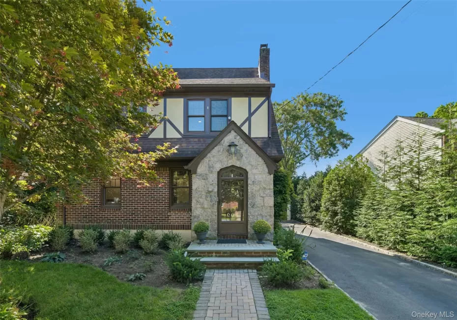 206 Glenmore Street, North Hempstead, NY, 3 Bedrooms Bedrooms, 7 Rooms Rooms,1 BathroomBathrooms,Residential,For Rent,Glenmore,0,1052028 206 Glenmore Street, North Hempstead, NY, 3 Bedrooms Bedrooms, 7 Rooms Rooms,1 BathroomBathrooms,Residential,For Rent,Glenmore,0,1052028