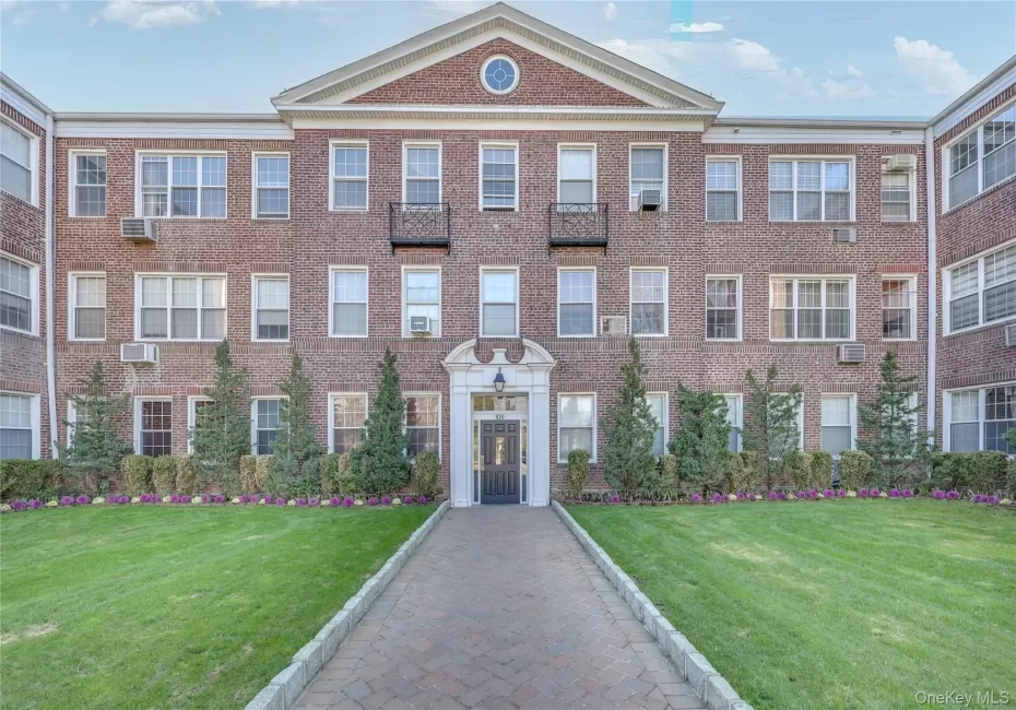 819 Broadway, Hempstead, NY, 1 Bedroom Bedrooms, 3 Rooms Rooms,1 BathroomBathrooms,Residential,For Rent,Broadway,0,975546 819 Broadway, Hempstead, NY, 1 Bedroom Bedrooms, 3 Rooms Rooms,1 BathroomBathrooms,Residential,For Rent,Broadway,0,975546