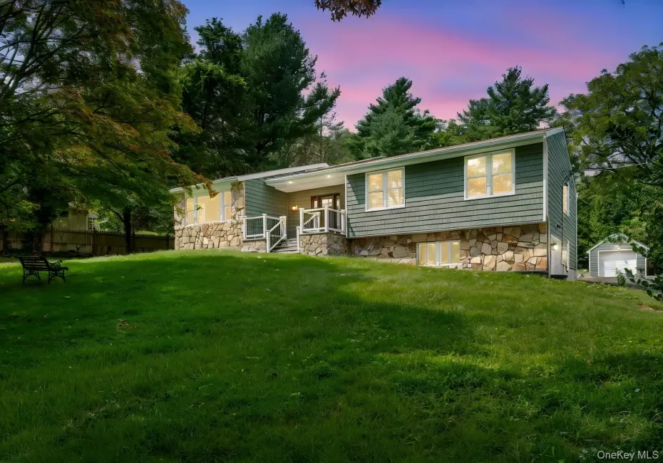 40 Lakeside Drive, Huntington, NY, 4 Bedrooms Bedrooms, 7 Rooms Rooms,3 BathroomsBathrooms,Residential,For Rent,Lakeside,0,1046573 40 Lakeside Drive, Huntington, NY, 4 Bedrooms Bedrooms, 7 Rooms Rooms,3 BathroomsBathrooms,Residential,For Rent,Lakeside,0,1046573