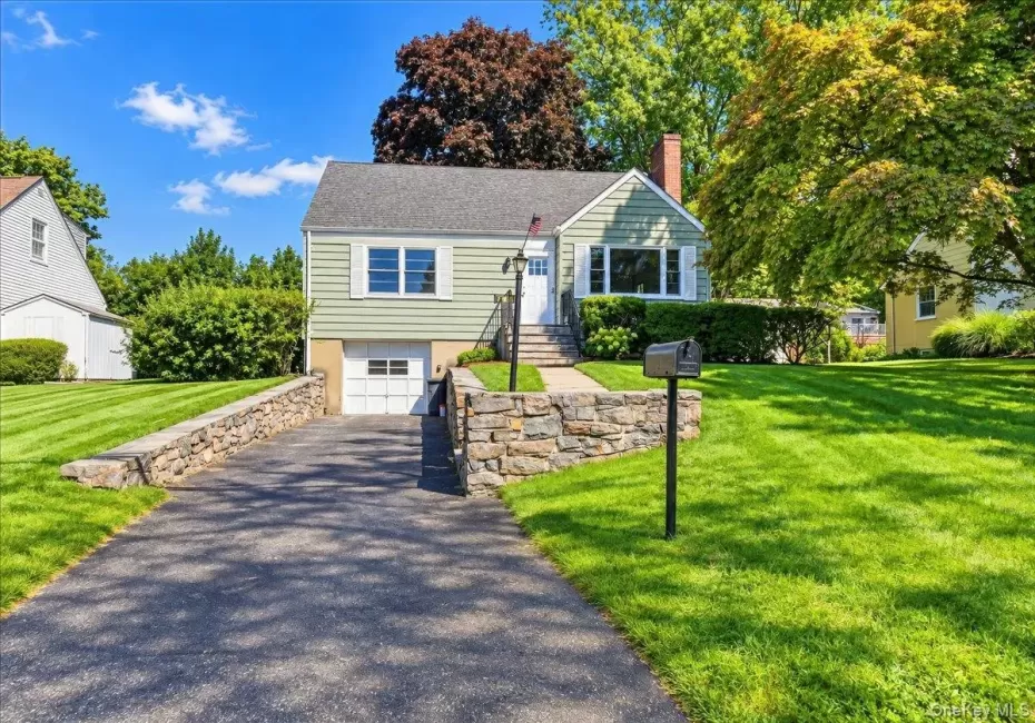 Quaint Cape Cod Style Home Quaint Cape Cod Style Home