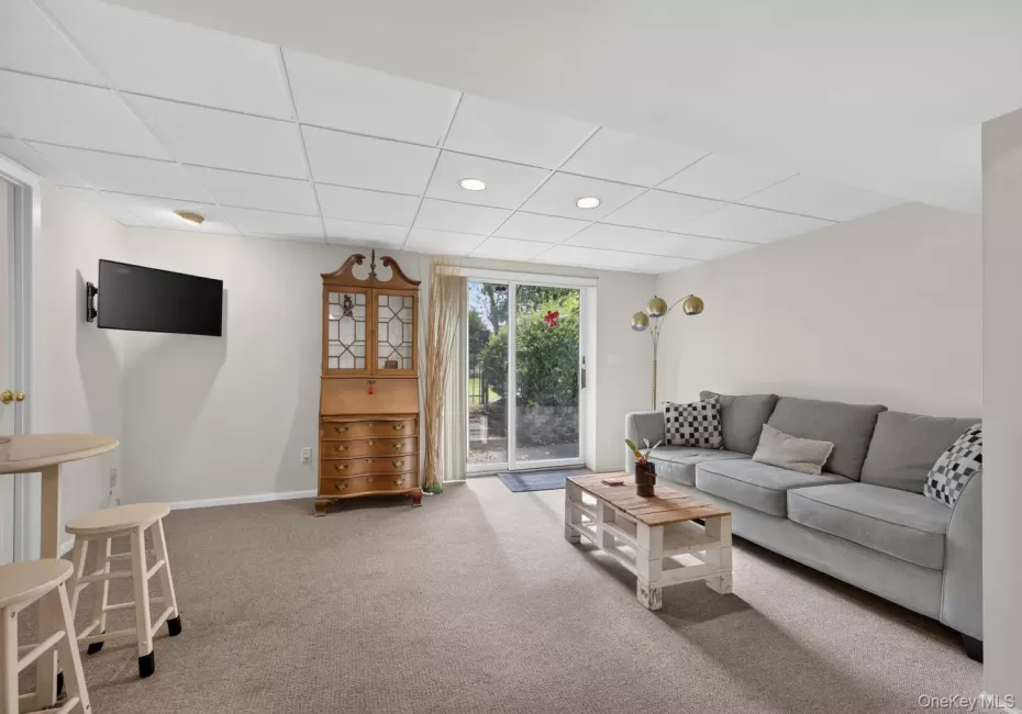 18 Pomper Drive, Huntington, NY, 1 Bedroom Bedrooms, 3 Rooms Rooms,1 BathroomBathrooms,Residential Lease,For Rent,Pomper,0,1051661 18 Pomper Drive, Huntington, NY, 1 Bedroom Bedrooms, 3 Rooms Rooms,1 BathroomBathrooms,Residential Lease,For Rent,Pomper,0,1051661