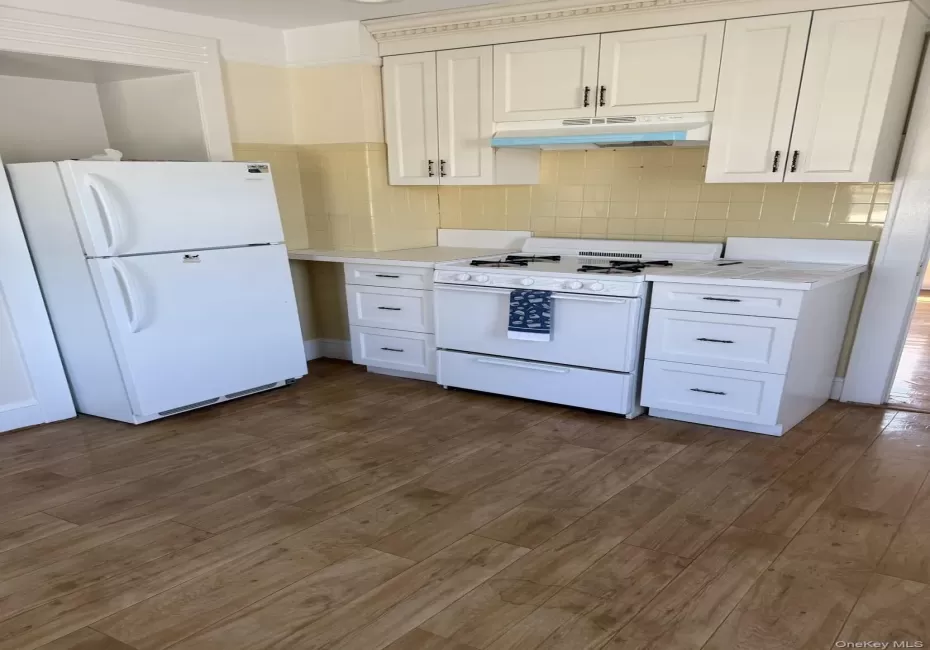 15 Miller Street, Glen Cove, NY, 1 Bedroom Bedrooms, 3 Rooms Rooms,1 BathroomBathrooms,Residential Lease,For Rent,Miller,0,1052019 15 Miller Street, Glen Cove, NY, 1 Bedroom Bedrooms, 3 Rooms Rooms,1 BathroomBathrooms,Residential Lease,For Rent,Miller,0,1052019