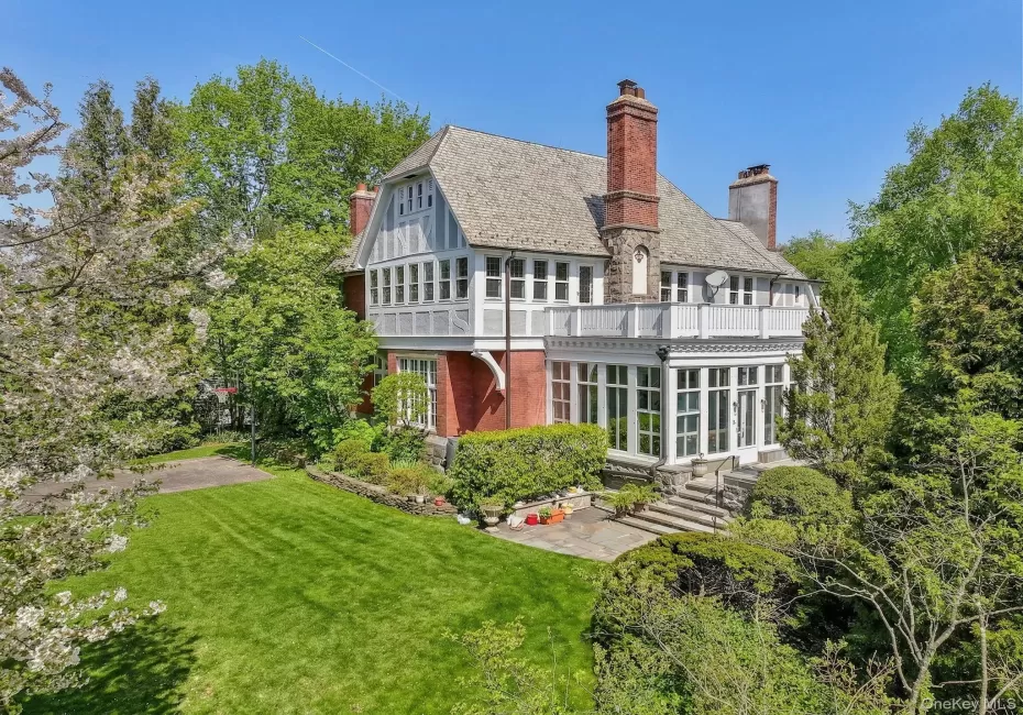 15 Hemlock Road, Eastchester, NY, 6 Bedrooms Bedrooms, 15 Rooms Rooms,4 BathroomsBathrooms,Residential,For Rent,Hemlock,0,1050636 15 Hemlock Road, Eastchester, NY, 6 Bedrooms Bedrooms, 15 Rooms Rooms,4 BathroomsBathrooms,Residential,For Rent,Hemlock,0,1050636