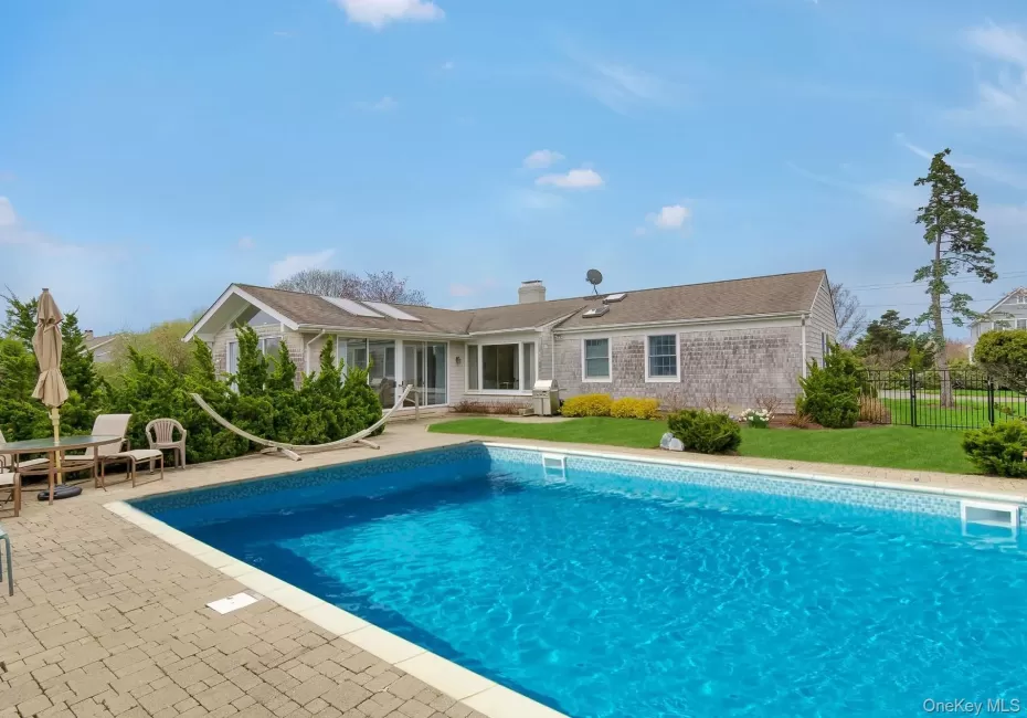 62 Bayfield Lane, Southampton, NY, 3 Bedrooms Bedrooms, 8 Rooms Rooms,3 BathroomsBathrooms,Residential Lease,For Rent,Bayfield,0,1051638 62 Bayfield Lane, Southampton, NY, 3 Bedrooms Bedrooms, 8 Rooms Rooms,3 BathroomsBathrooms,Residential Lease,For Rent,Bayfield,0,1051638