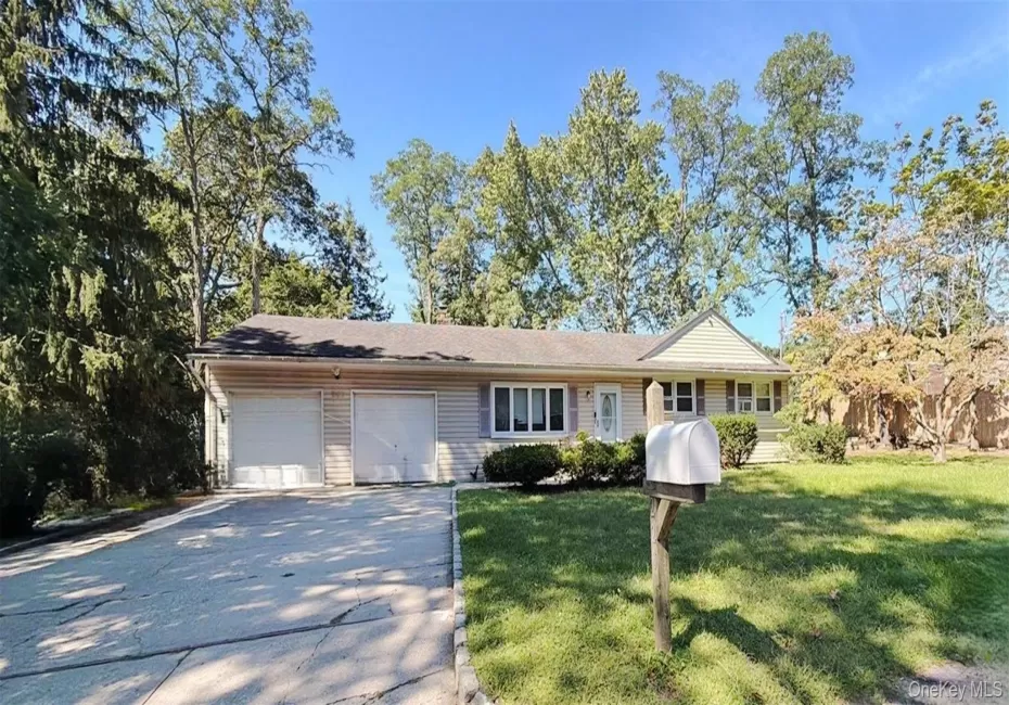 226 Holbrook Road, Brookhaven, NY, 3 Bedrooms Bedrooms, 6 Rooms Rooms,2 BathroomsBathrooms,Residential,For Rent,Holbrook,0,1052117 226 Holbrook Road, Brookhaven, NY, 3 Bedrooms Bedrooms, 6 Rooms Rooms,2 BathroomsBathrooms,Residential,For Rent,Holbrook,0,1052117