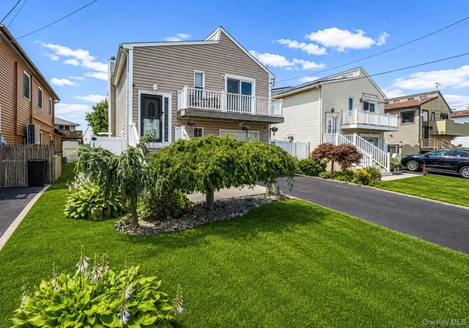 Welcome to 32 Yacht Club Road! Welcome to 32 Yacht Club Road!