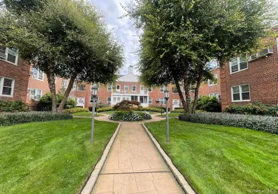 1385 Broadway, Hempstead, NY, 3 Bedrooms Bedrooms, 6 Rooms Rooms,2 BathroomsBathrooms,Residential,For Rent,Broadway,0,1051825 1385 Broadway, Hempstead, NY, 3 Bedrooms Bedrooms, 6 Rooms Rooms,2 BathroomsBathrooms,Residential,For Rent,Broadway,0,1051825