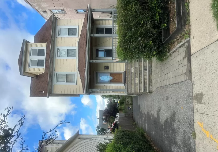 65 Horton Avenue, New Rochelle, NY, 4 Bedrooms Bedrooms, 9 Rooms Rooms,1 BathroomBathrooms,Residential Lease,For Rent,Horton,0,1052468 65 Horton Avenue, New Rochelle, NY, 4 Bedrooms Bedrooms, 9 Rooms Rooms,1 BathroomBathrooms,Residential Lease,For Rent,Horton,0,1052468