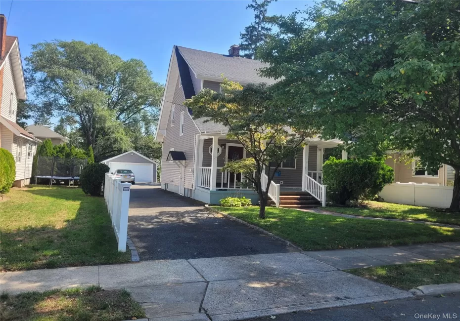 8 Rolling Street, Hempstead, NY, 3 Bedrooms Bedrooms, 9 Rooms Rooms,2 BathroomsBathrooms,Residential,For Rent,Rolling,0,1052247 8 Rolling Street, Hempstead, NY, 3 Bedrooms Bedrooms, 9 Rooms Rooms,2 BathroomsBathrooms,Residential,For Rent,Rolling,0,1052247