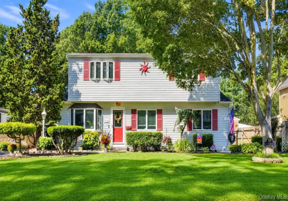 724 Sandra Avenue, Islip, NY, 5 Bedrooms Bedrooms, 11 Rooms Rooms,2 BathroomsBathrooms,Residential,For Rent,Sandra,0,1049682 724 Sandra Avenue, Islip, NY, 5 Bedrooms Bedrooms, 11 Rooms Rooms,2 BathroomsBathrooms,Residential,For Rent,Sandra,0,1049682