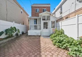 77-32 160th Street, New York, NY, 3 Bedrooms Bedrooms, 7 Rooms Rooms,1 BathroomBathrooms,Residential Lease,For Rent,160th,0,1051316 77-32 160th Street, New York, NY, 3 Bedrooms Bedrooms, 7 Rooms Rooms,1 BathroomBathrooms,Residential Lease,For Rent,160th,0,1051316