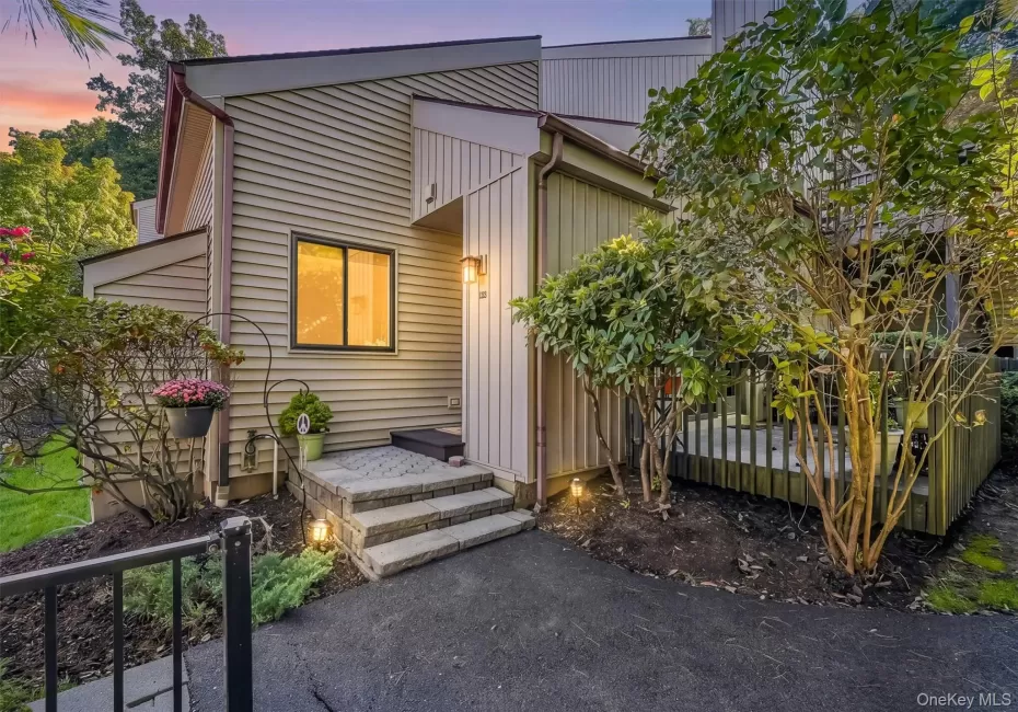 Welcoming end-unit entry surrounded by mature landscaping. Welcoming end-unit entry surrounded by mature landscaping.