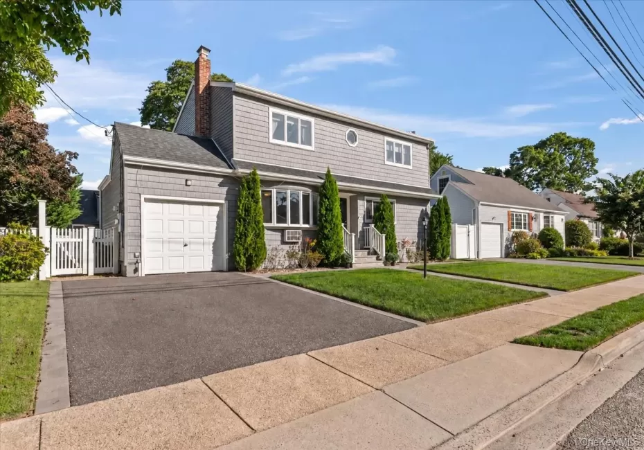 89 3rd Avenue, Oyster Bay, NY, 6 Bedrooms Bedrooms, 11 Rooms Rooms,2 BathroomsBathrooms,Residential,For Rent,3rd,0,1050411 89 3rd Avenue, Oyster Bay, NY, 6 Bedrooms Bedrooms, 11 Rooms Rooms,2 BathroomsBathrooms,Residential,For Rent,3rd,0,1050411