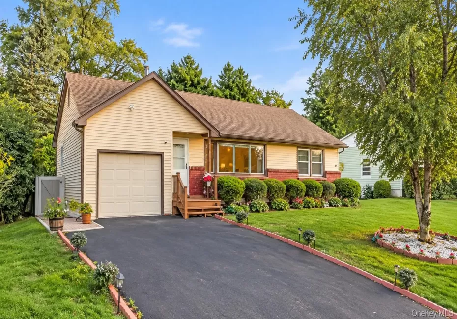 241 Garden Street, New Windsor, NY, 3 Bedrooms Bedrooms, 5 Rooms Rooms,2 BathroomsBathrooms,Residential,For Rent,Garden,0,1043928 241 Garden Street, New Windsor, NY, 3 Bedrooms Bedrooms, 5 Rooms Rooms,2 BathroomsBathrooms,Residential,For Rent,Garden,0,1043928