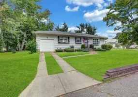 13 Haight Street, Babylon, NY, 3 Bedrooms Bedrooms, 6 Rooms Rooms,1 BathroomBathrooms,Residential,For Rent,Haight,0,1052585 13 Haight Street, Babylon, NY, 3 Bedrooms Bedrooms, 6 Rooms Rooms,1 BathroomBathrooms,Residential,For Rent,Haight,0,1052585