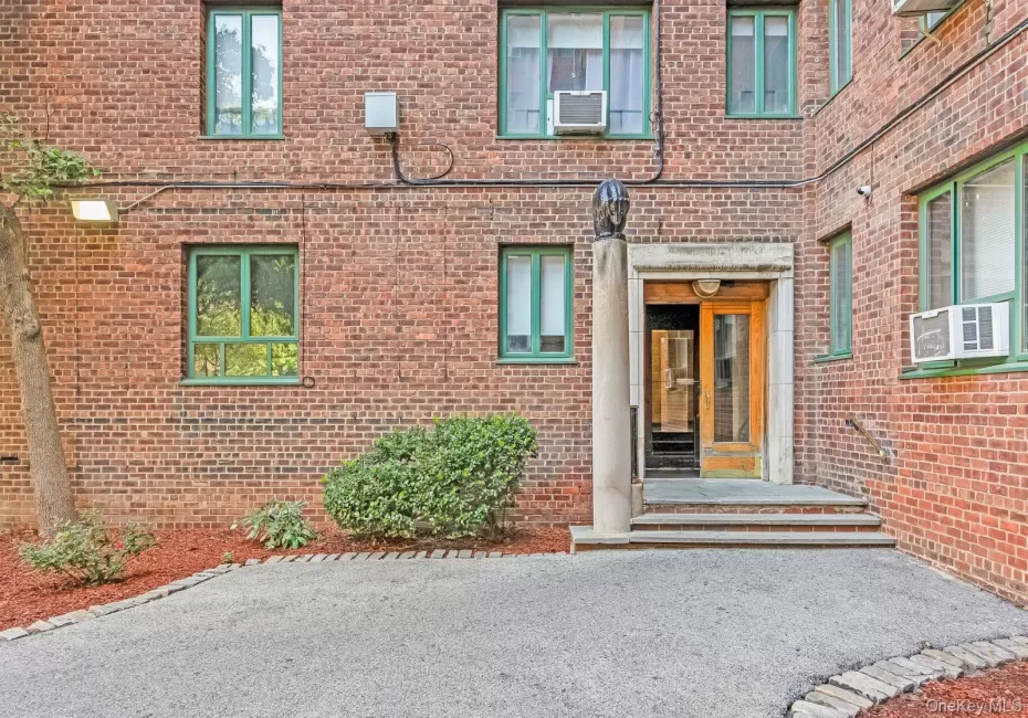 1560 Metropolitan Avenue, New York, NY, 2 Bedrooms Bedrooms, 5 Rooms Rooms,1 BathroomBathrooms,Residential,For Rent,Metropolitan,0,1052817 1560 Metropolitan Avenue, New York, NY, 2 Bedrooms Bedrooms, 5 Rooms Rooms,1 BathroomBathrooms,Residential,For Rent,Metropolitan,0,1052817