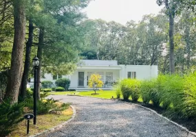 3 Southwood Lane, Southampton, NY, 4 Bedrooms Bedrooms, 7 Rooms Rooms,4 BathroomsBathrooms,Residential Lease,For Rent,Southwood,0,954328 3 Southwood Lane, Southampton, NY, 4 Bedrooms Bedrooms, 7 Rooms Rooms,4 BathroomsBathrooms,Residential Lease,For Rent,Southwood,0,954328