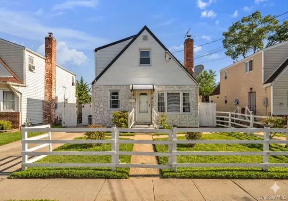 195 Alabama Avenue, Hempstead, NY, 4 Bedrooms Bedrooms, 8 Rooms Rooms,2 BathroomsBathrooms,Residential,For Rent,Alabama,0,1040234 195 Alabama Avenue, Hempstead, NY, 4 Bedrooms Bedrooms, 8 Rooms Rooms,2 BathroomsBathrooms,Residential,For Rent,Alabama,0,1040234