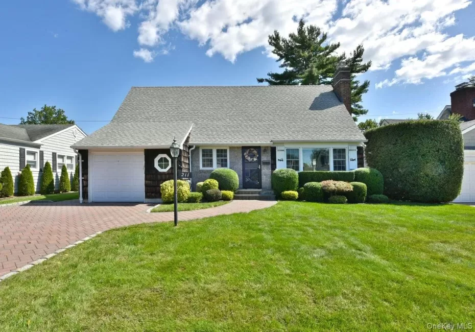 211 Wellington Road, Hempstead, NY, 4 Bedrooms Bedrooms, 8 Rooms Rooms,2 BathroomsBathrooms,Residential,For Rent,Wellington,0,1050799 211 Wellington Road, Hempstead, NY, 4 Bedrooms Bedrooms, 8 Rooms Rooms,2 BathroomsBathrooms,Residential,For Rent,Wellington,0,1050799