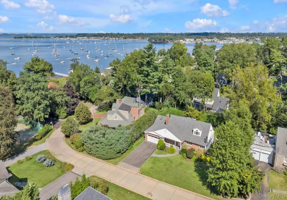 3 South Court, North Hempstead, NY, 4 Bedrooms Bedrooms, 9 Rooms Rooms,2 BathroomsBathrooms,Residential,For Rent,South,0,1051621 3 South Court, North Hempstead, NY, 4 Bedrooms Bedrooms, 9 Rooms Rooms,2 BathroomsBathrooms,Residential,For Rent,South,0,1051621