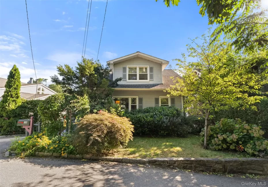 396 Farragut Avenue, Greenburgh, NY, 3 Bedrooms Bedrooms, 6 Rooms Rooms,1 BathroomBathrooms,Residential,For Rent,Farragut,0,1017880 396 Farragut Avenue, Greenburgh, NY, 3 Bedrooms Bedrooms, 6 Rooms Rooms,1 BathroomBathrooms,Residential,For Rent,Farragut,0,1017880
