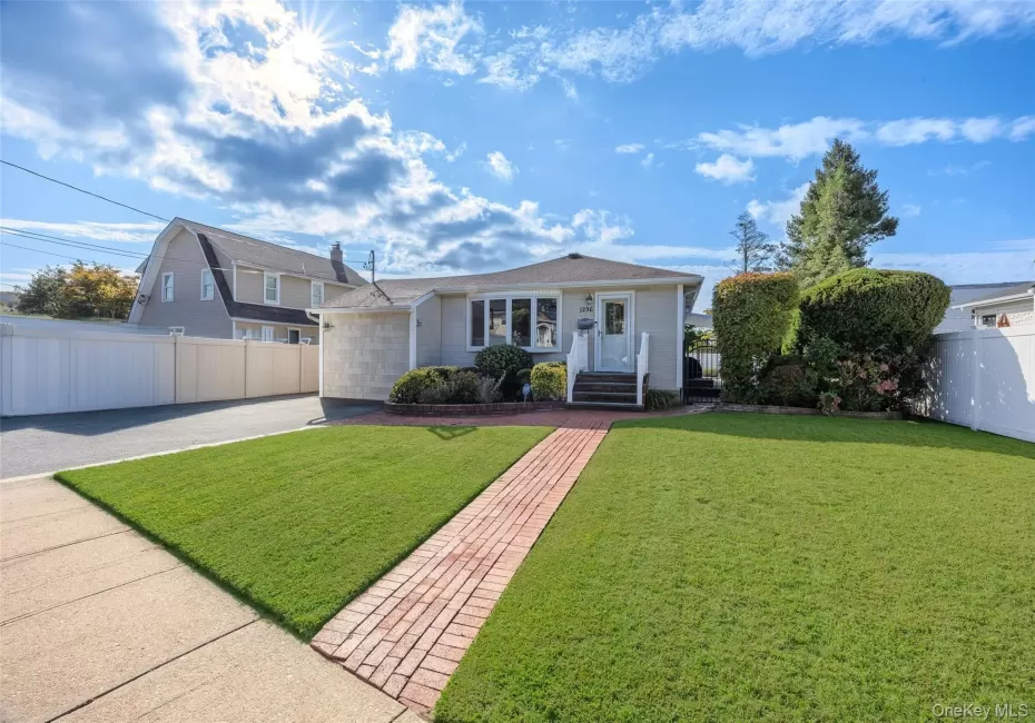 1296 Leslie Lane, Hempstead, NY, 3 Bedrooms Bedrooms, 8 Rooms Rooms,2 BathroomsBathrooms,Residential,For Rent,Leslie,0,1052015 1296 Leslie Lane, Hempstead, NY, 3 Bedrooms Bedrooms, 8 Rooms Rooms,2 BathroomsBathrooms,Residential,For Rent,Leslie,0,1052015