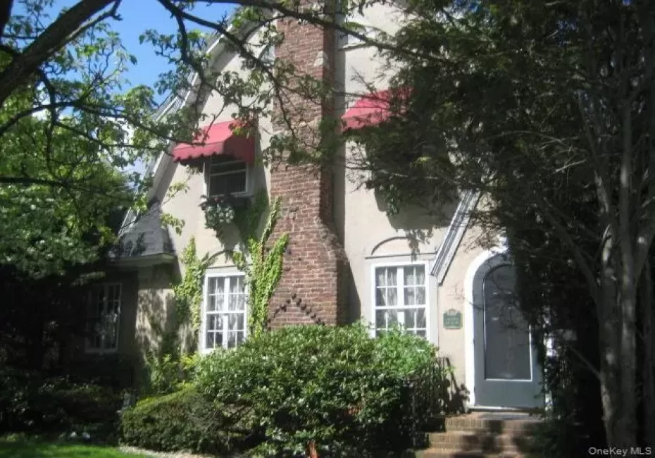 166 Southard Avenue, Hempstead, NY, 3 Bedrooms Bedrooms, 8 Rooms Rooms,2 BathroomsBathrooms,Residential,For Rent,Southard,0,1051736 166 Southard Avenue, Hempstead, NY, 3 Bedrooms Bedrooms, 8 Rooms Rooms,2 BathroomsBathrooms,Residential,For Rent,Southard,0,1051736