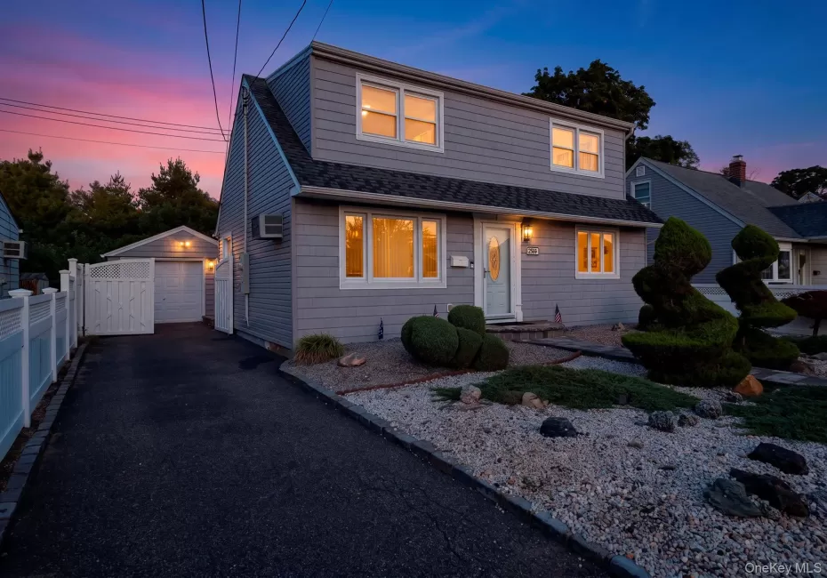 2569 Wantagh Avenue, Hempstead, NY, 3 Bedrooms Bedrooms, 7 Rooms Rooms,2 BathroomsBathrooms,Residential,For Rent,Wantagh,0,1048217 2569 Wantagh Avenue, Hempstead, NY, 3 Bedrooms Bedrooms, 7 Rooms Rooms,2 BathroomsBathrooms,Residential,For Rent,Wantagh,0,1048217