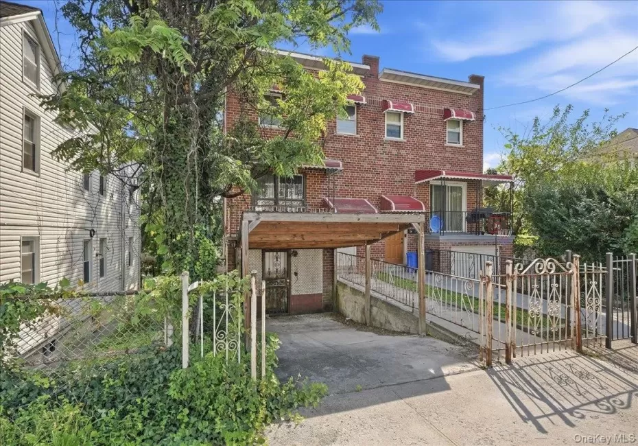 4814 Murdock Avenue, New York, NY, 3 Bedrooms Bedrooms, 8 Rooms Rooms,2 BathroomsBathrooms,Residential,For Rent,Murdock,0,1052084 4814 Murdock Avenue, New York, NY, 3 Bedrooms Bedrooms, 8 Rooms Rooms,2 BathroomsBathrooms,Residential,For Rent,Murdock,0,1052084